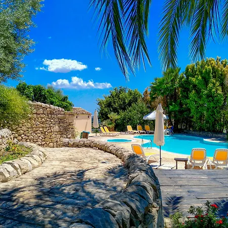 Hotel Relais Torre Marabino 3*